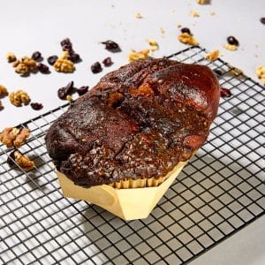 Cozonac handmade cu nuca si stafide - Prajituri la birou