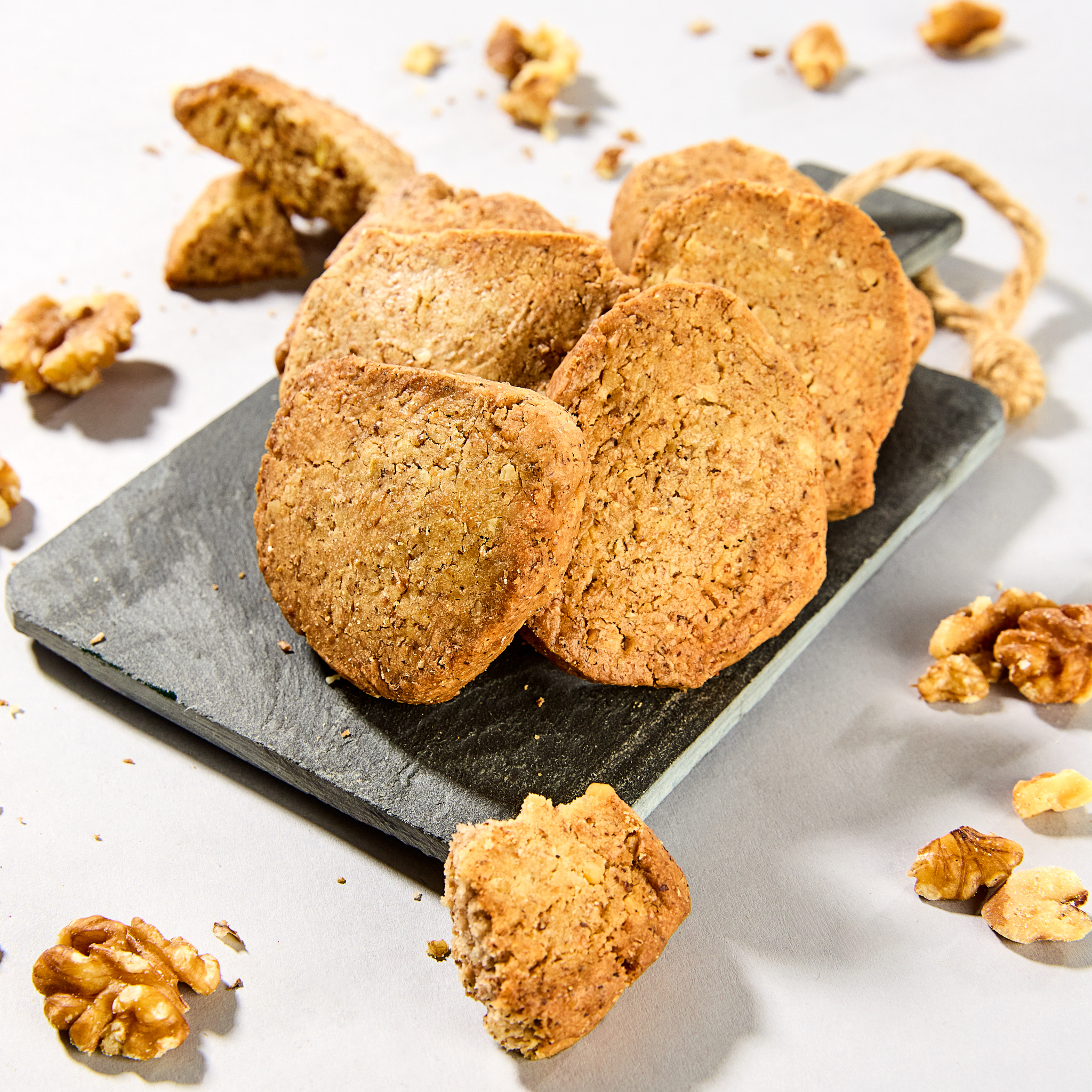 Amber Dream - biscuiți fără zahăr cu nuca Amber Dream - biscuiți fără zahăr cu nuca - Prajituri la birou