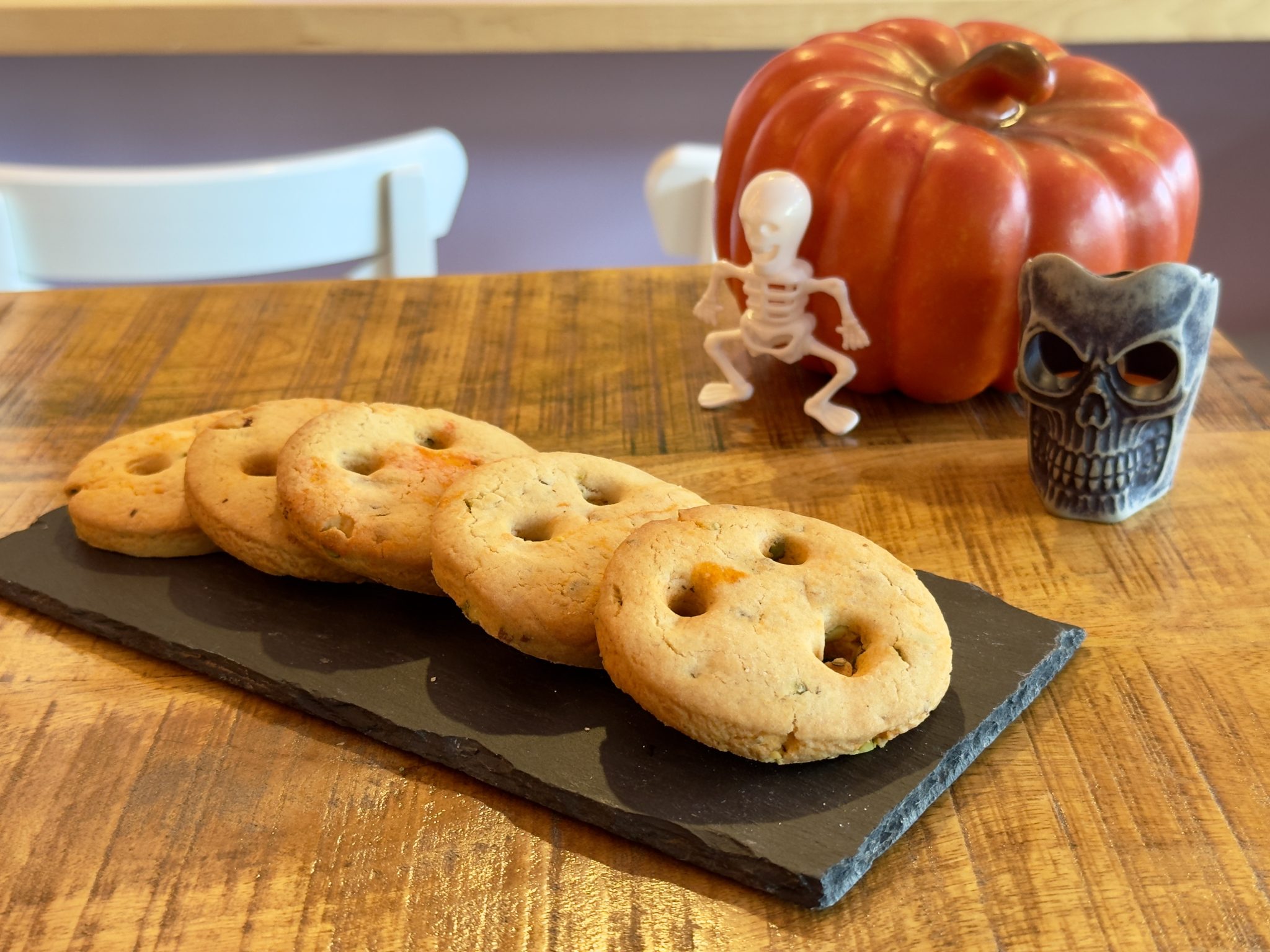 Cookies Halloween - Prajituri la birou Cookies Halloween cu portocal, unt si fistic
