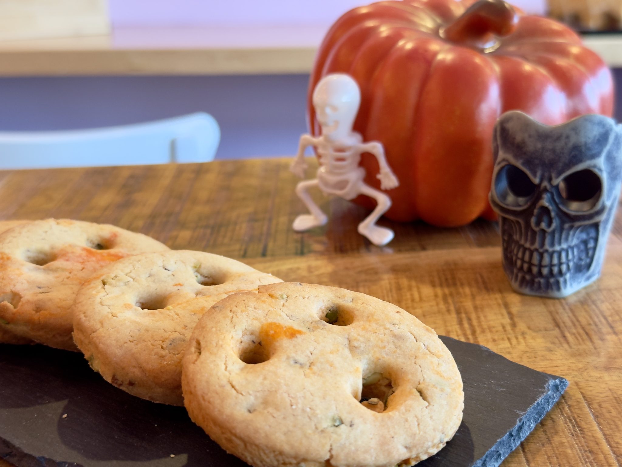Cookies Halloween Cookies Halloween cu portocala, unt si fistic
