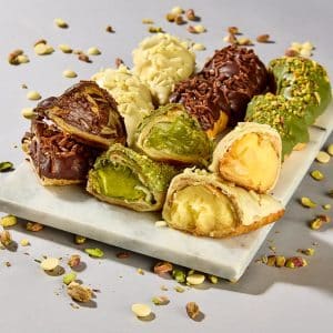 platou mini croissante pentru birou cu vanilie ciocolata si fistic